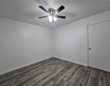 2742 Alicialynn Way - Photo Thumbnail 13