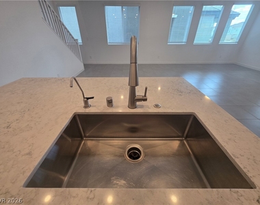 176 Vanhoy Avenue - Photo Thumbnail 8
