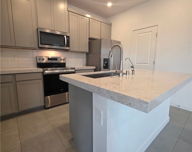 176 Vanhoy Avenue - Photo Thumbnail 11