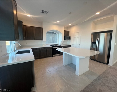 5872 Aurora Gold Avenue - Photo Thumbnail 2