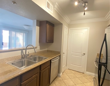8101 W Flamingo Road - Photo Thumbnail 12