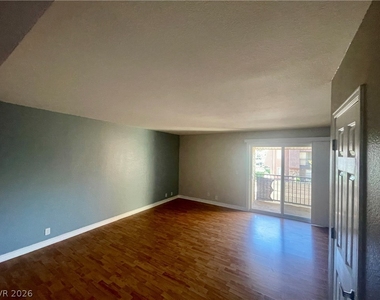 5206 River Glen Drive - Photo Thumbnail 8