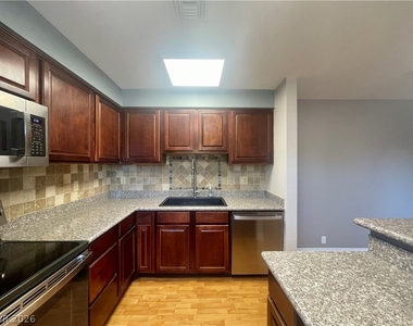 5206 River Glen Drive - Photo Thumbnail 16