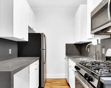 220 East 25th Street - Photo Thumbnail 2