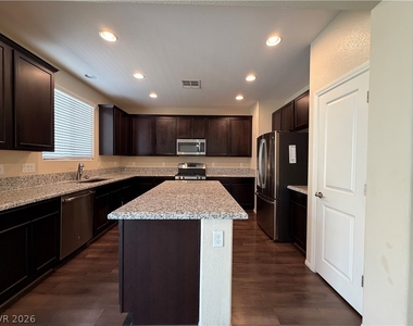 9530 Hollydale Court - Photo Thumbnail 5