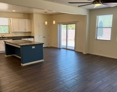 320 Point Loma Avenue - Photo Thumbnail 2