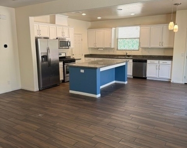 320 Point Loma Avenue - Photo Thumbnail 4