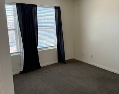 320 Point Loma Avenue - Photo Thumbnail 20