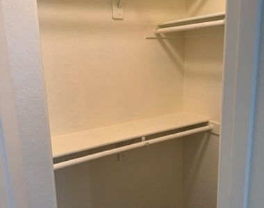 320 Point Loma Avenue - Photo Thumbnail 15