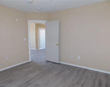 7255 W Sunset Road - Photo Thumbnail 15