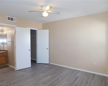 7255 W Sunset Road - Photo Thumbnail 12