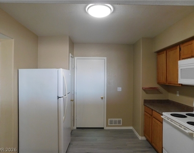 7255 W Sunset Road - Photo Thumbnail 10