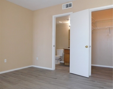 7255 W Sunset Road - Photo Thumbnail 14