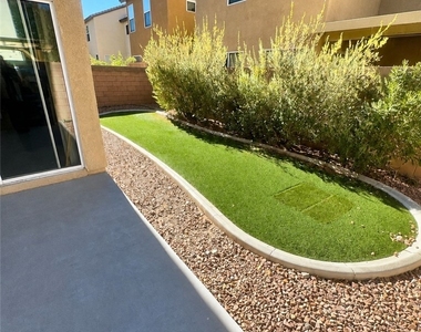 12025 Giles Street - Photo Thumbnail 11