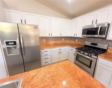 7914 Villa Pintura Avenue - Photo Thumbnail 4