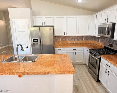 7914 Villa Pintura Avenue - Photo Thumbnail 3