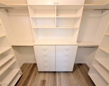7914 Villa Pintura Avenue - Photo Thumbnail 24