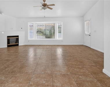 5412 Moonstruck Avenue - Photo Thumbnail 8