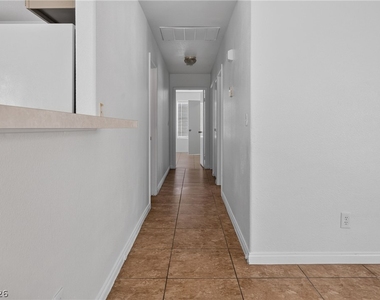 5412 Moonstruck Avenue - Photo Thumbnail 7