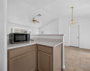 5412 Moonstruck Avenue - Photo Thumbnail 11