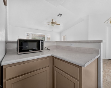 5412 Moonstruck Avenue - Photo Thumbnail 10