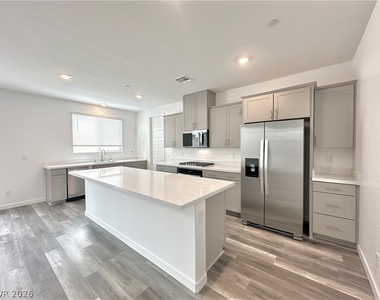 563 Mountain Robin Avenue - Photo Thumbnail 7