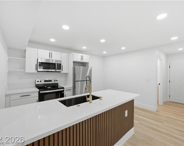 488 Albert Avenue - Photo Thumbnail 6