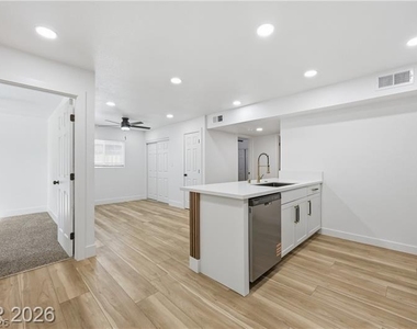 488 Albert Avenue - Photo Thumbnail 4