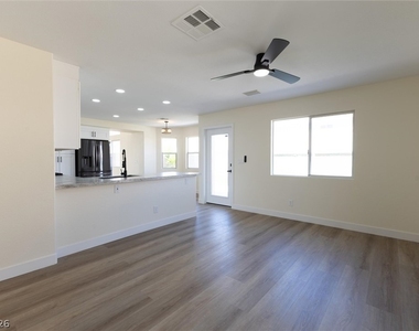 2050 Paterno Avenue - Photo Thumbnail 7