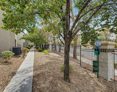 950 Seven Hills Drive - Photo Thumbnail 23