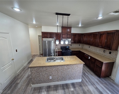 7349 Dolphine Crest Avenue - Photo Thumbnail 12