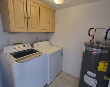 4264 Tara Avenue - Photo Thumbnail 5