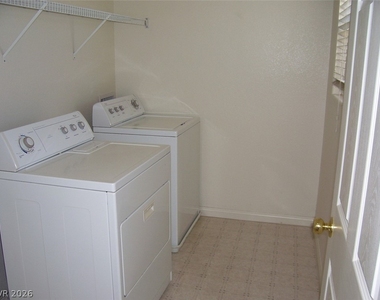 6539 Sunset Pines Street - Photo Thumbnail 9