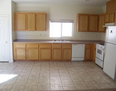 6539 Sunset Pines Street - Photo Thumbnail 2