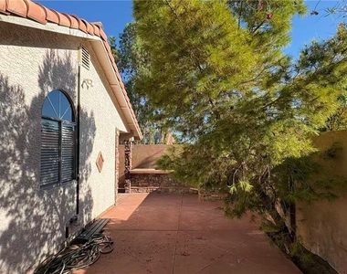 42 Quiet Desert Lane - Photo Thumbnail 15