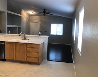 2837 Shayla Bay Avenue - Photo Thumbnail 3