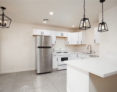 737 Rock Springs Drive - Photo Thumbnail 9
