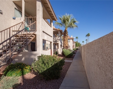 737 Rock Springs Drive - Photo Thumbnail 2