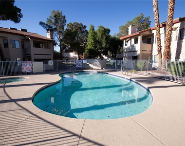 737 Rock Springs Drive - Photo Thumbnail 21