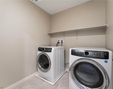 4320 Stardusk Falls Avenue - Photo Thumbnail 31