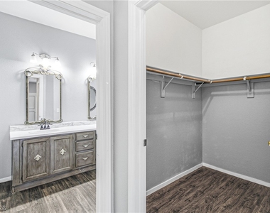 3400 Cabana Drive - Photo Thumbnail 10