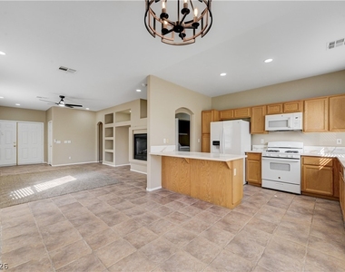 323 Jolly January Avenue - Photo Thumbnail 8