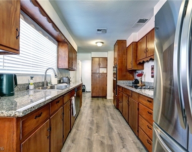 2108 S 6th Street - Photo Thumbnail 6