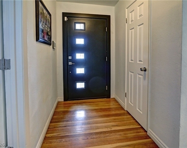 2108 S 6th Street - Photo Thumbnail 3