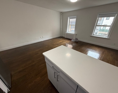 39 East 65th Street - Photo Thumbnail 2