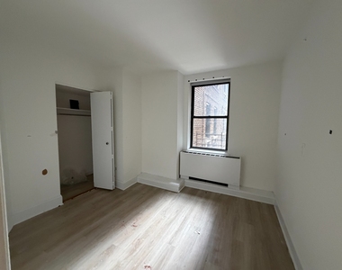 50w West (5TH AVE & BROADWAY) - Photo Thumbnail 6