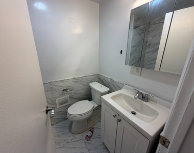 50w West (5TH AVE & BROADWAY) - Photo Thumbnail 8