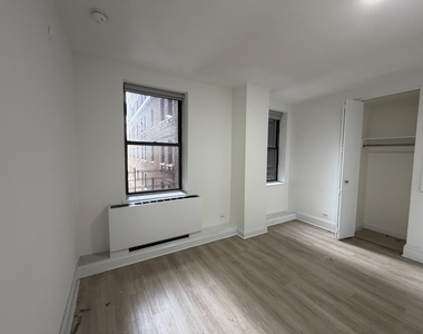 50w West (5TH AVE & BROADWAY) - Photo Thumbnail 5