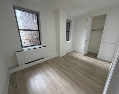 50w West (5TH AVE & BROADWAY) - Photo Thumbnail 2