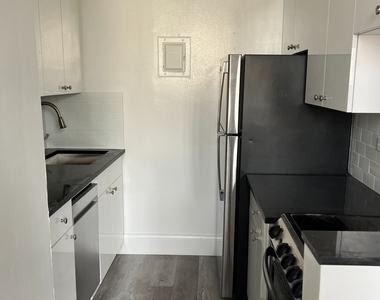West 34th Street - Photo Thumbnail 2